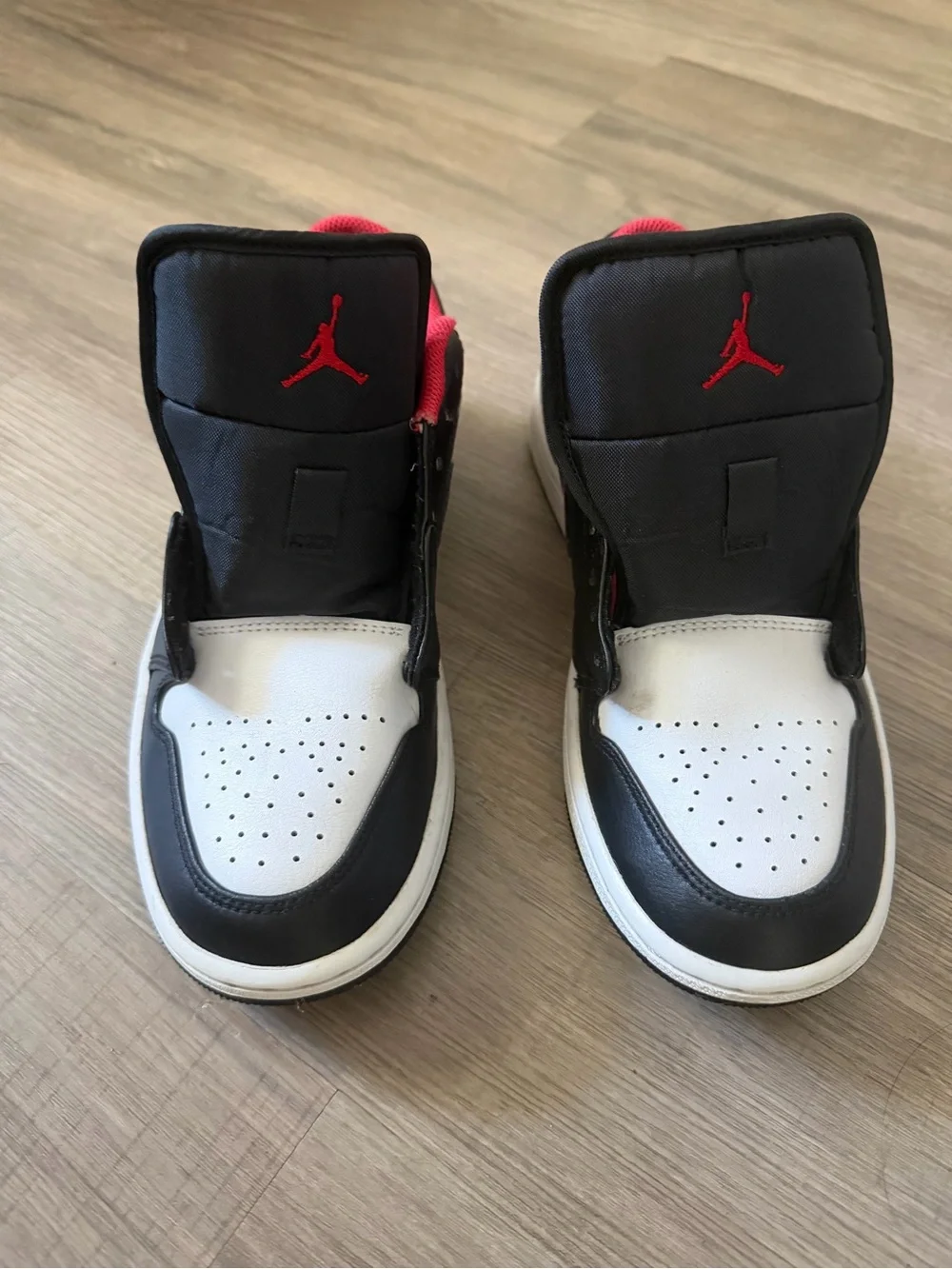 Nike Black/Red/White Low-Top Sneakers